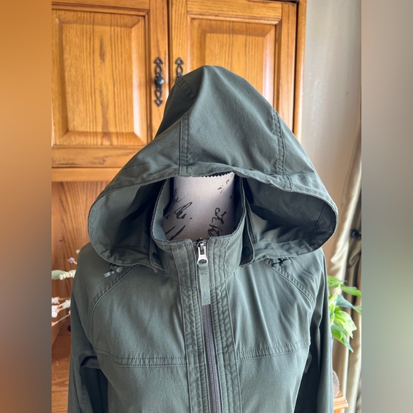 Eddie Bauer Travex Green Hooded Hiking Rain Travel Lightweight Jacket - Small - Picture 9 of 12